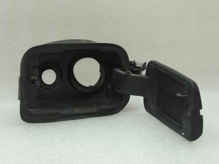 BMW G30 520d degvielas tvertnes uzmavas korpusa eņģes servodzinējs AdBlue 51177391833