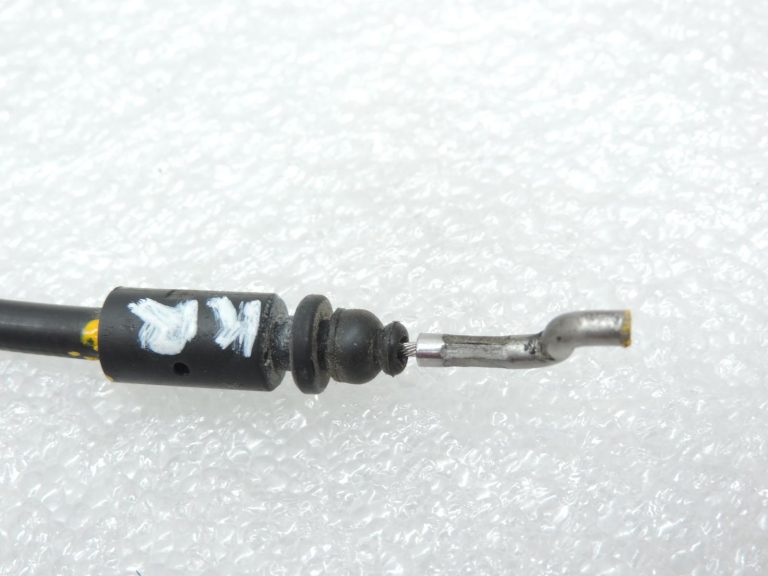 „Smart ForTwo“ W450 durvju roktura trose (Bowdena trose) – kreisā vai labā puse MCC1973V004