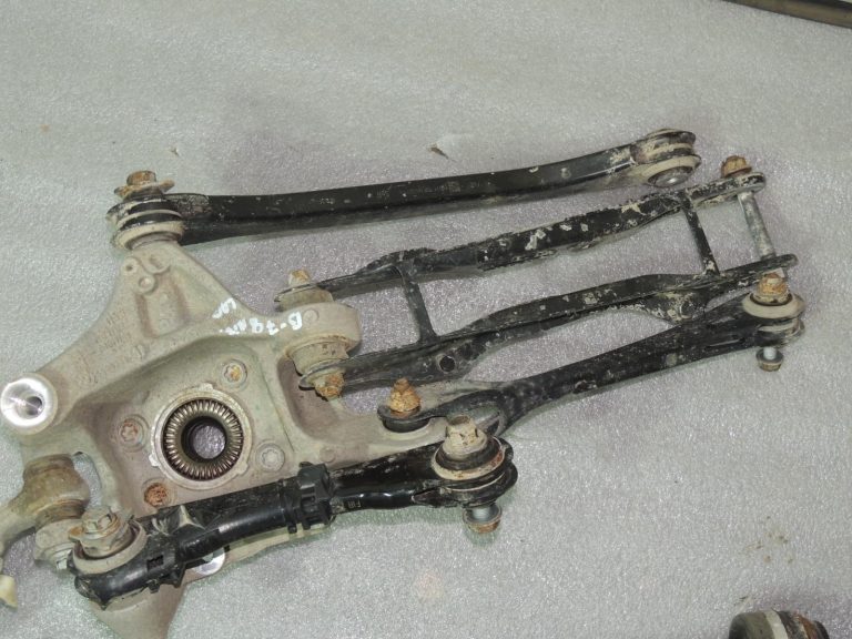 BMW G30 G31 riteņa balsta kronšteins (labais), komplekts: šķērsvirziena svira, piedziņas vārpsta