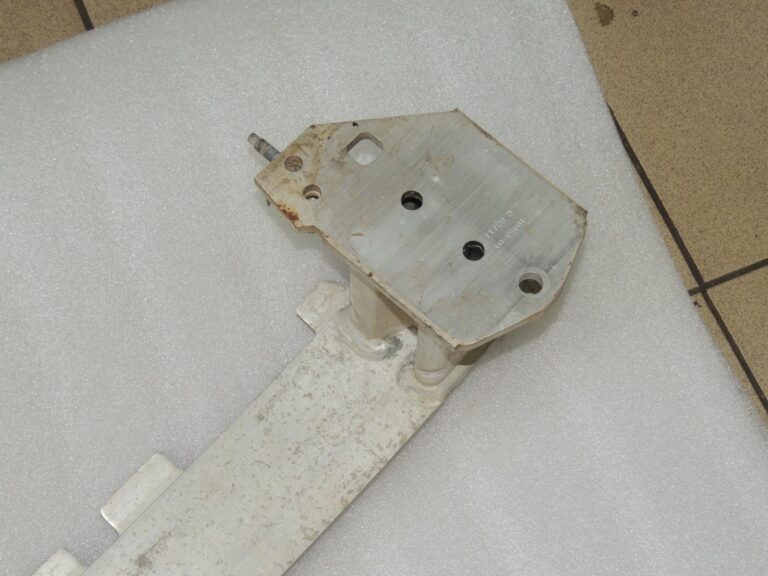 BMW G30 G31 aizmugurējais bampera kronšteins ECE 51127387334 7387334 OE