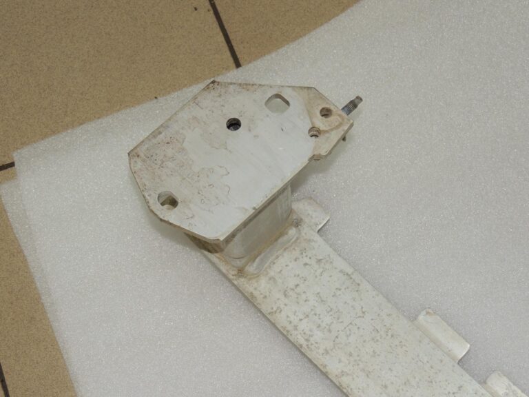 BMW G30 G31 aizmugurējais bampera kronšteins ECE 51127387334 7387334 OE