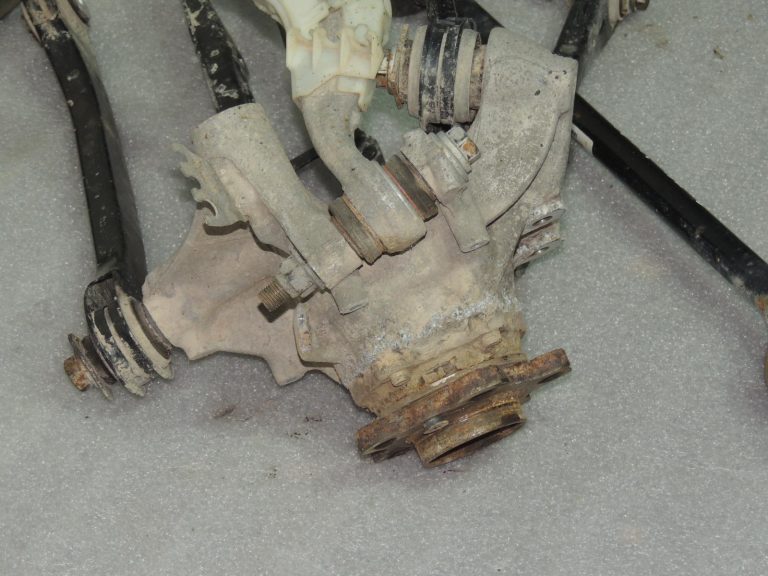 BMW G30 G31 riteņa balsta kronšteins (labais), komplekts: šķērsvirziena svira, piedziņas vārpsta