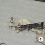 BMW G30 G31 kreisā puse: rumbas kronšteins, riteņa kronšteins, šķērsvirziena kronšteins, piedziņas vārpsta