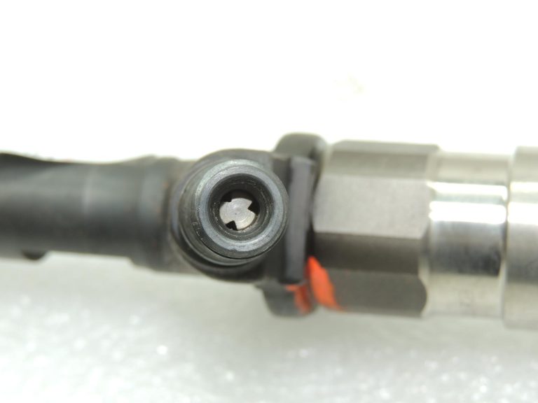 Opel Signum, Vectra C, Saab 9-5, Renault Espace 3.0 V6 degvielas iesmidzinātājs 98432375 OE