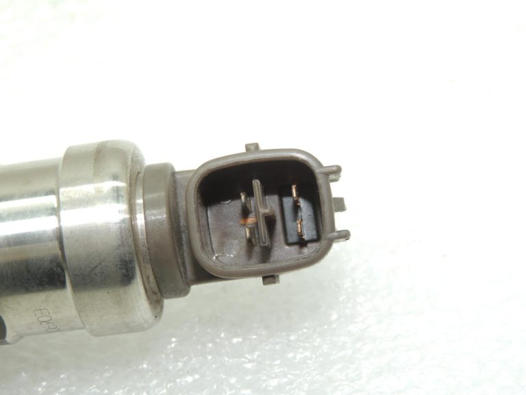 Opel Signum, Vectra C, Saab 9-5, Renault Espace 3.0 V6 degvielas iesmidzinātājs 98432375 OE