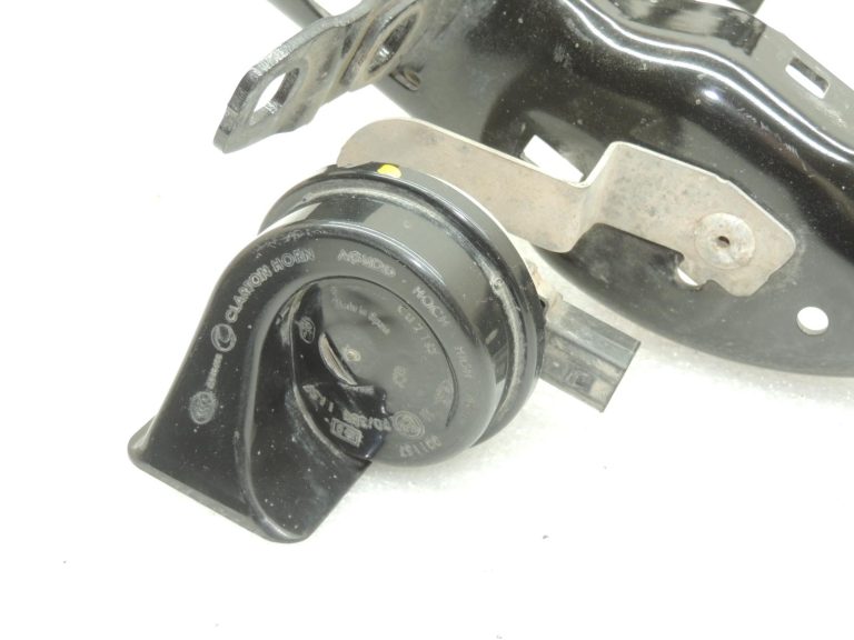 BMW G30 G31 lukturu kronšteins (labais), signāltaure „Fanfare“ 51647383858 61337342945 OE