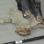 BMW G30 G31 kreisā puse: rumbas kronšteins, riteņa kronšteins, šķērsvirziena kronšteins, piedziņas vārpsta