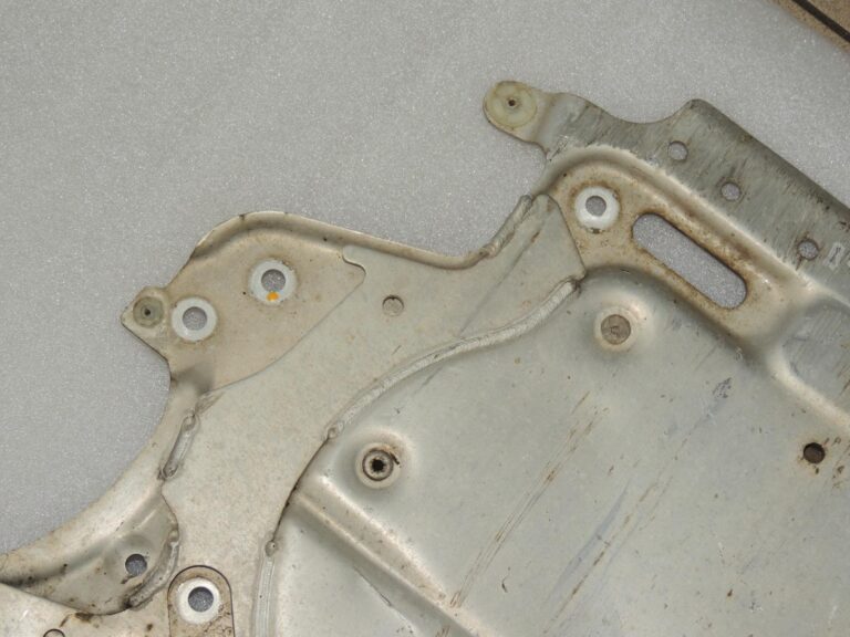 BMW G30 G31 xDrive nostiprinājuma plāksne priekšējai šķērsbalstai 31106887547 6887547 OE