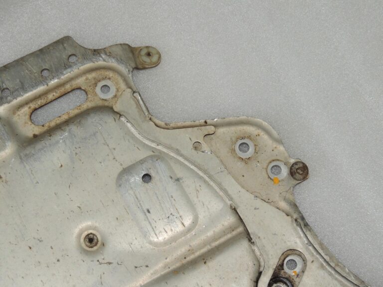 BMW G30 G31 xDrive nostiprinājuma plāksne priekšējai šķērsbalstai 31106887547 6887547 OE