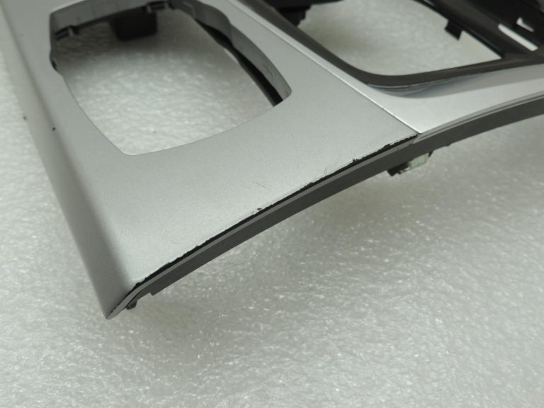 BMW G30 G31 centrālās konsoles apdare „Oxide Silver Dark“ (kreisās puses stūres versija) 51169380179 9380179 OE