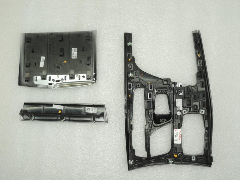 BMW G30 G31 centrālās konsoles apdare „Oxide Silver Dark“ (kreisās puses stūres versija) 51169380179 9380179 OE