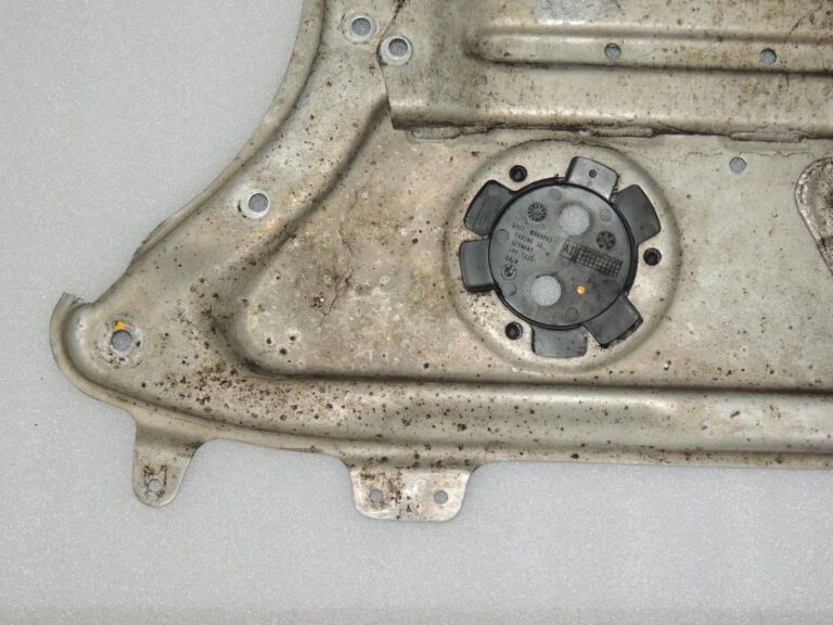 BMW G30 G31 xDrive nostiprinājuma plāksne priekšējai šķērsbalstai 31106887547 6887547 OE