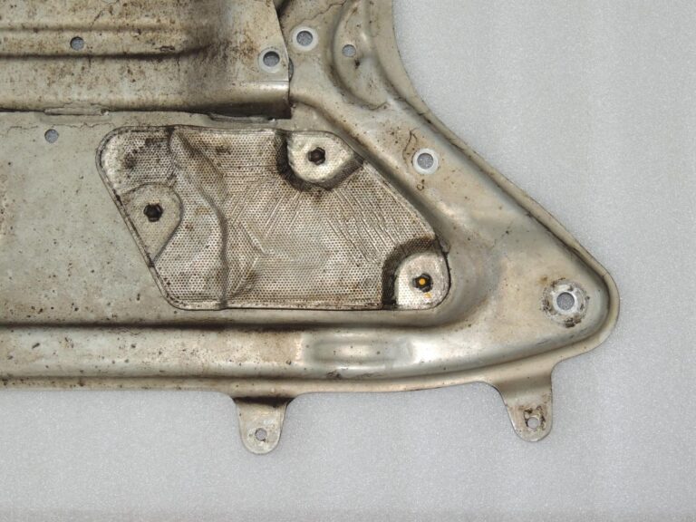 BMW G30 G31 xDrive nostiprinājuma plāksne priekšējai šķērsbalstai 31106887547 6887547 OE