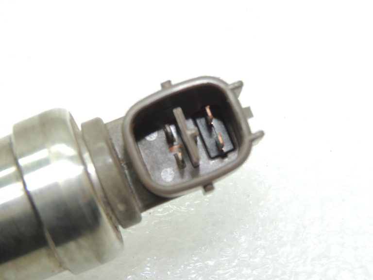 Opel Signum, Vectra C, Saab 9-5, Renault Espace 3.0 V6 degvielas iesmidzinātājs 98432375 OE