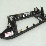 BMW G30 G31 Dekoratīvā līste priekšējā paneļa kreisajā pusē, „Oxide Silver“ hroms, 51459329513