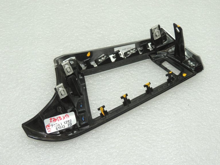BMW G30 G31 Dekoratīvā līste priekšējā paneļa kreisajā pusē, „Oxide Silver“ hroms, 51459329513