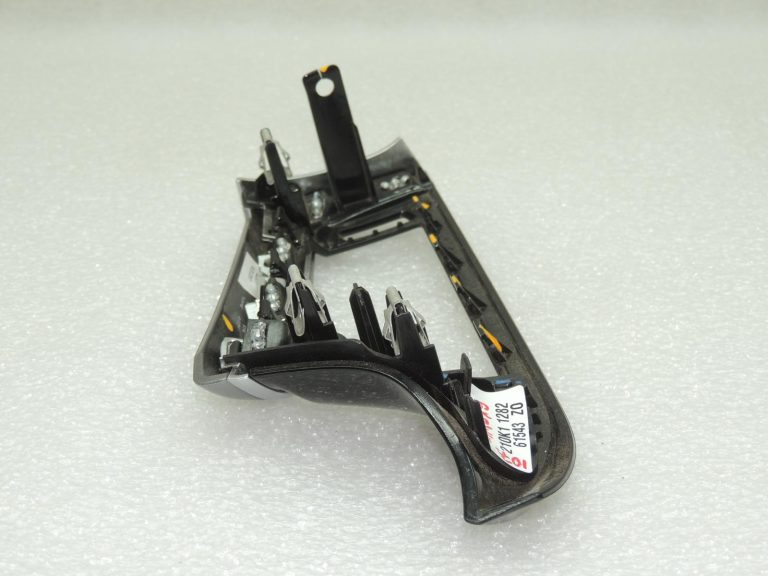 BMW G30 G31 Dekoratīvā līste priekšējā paneļa kreisajā pusē, „Oxide Silver“ hroms, 51459329513