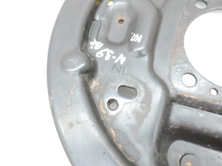 Nissan Navara II D40 3.0DCi aizmugurējais kreisais bremžu trumulas aizsargpārsegs 44030EB70A