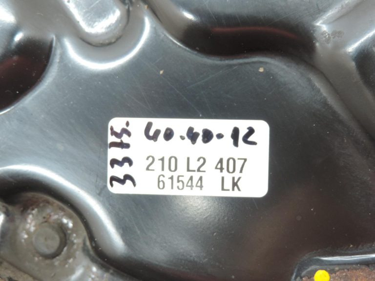 Nissan Navara II D40 3.0DCi aizmugurējais kreisais bremžu trumulas aizsargpārsegs 44030EB70A