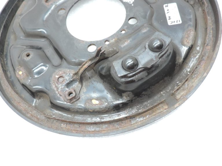 Nissan Navara II D40 3.0DCi aizmugurējais labais bremžu trumulas aizsargpārsegs 44030EB70A