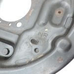 Nissan Navara II D40 3.0DCi aizmugurējais labais bremžu trumulas aizsargpārsegs 44030EB70A