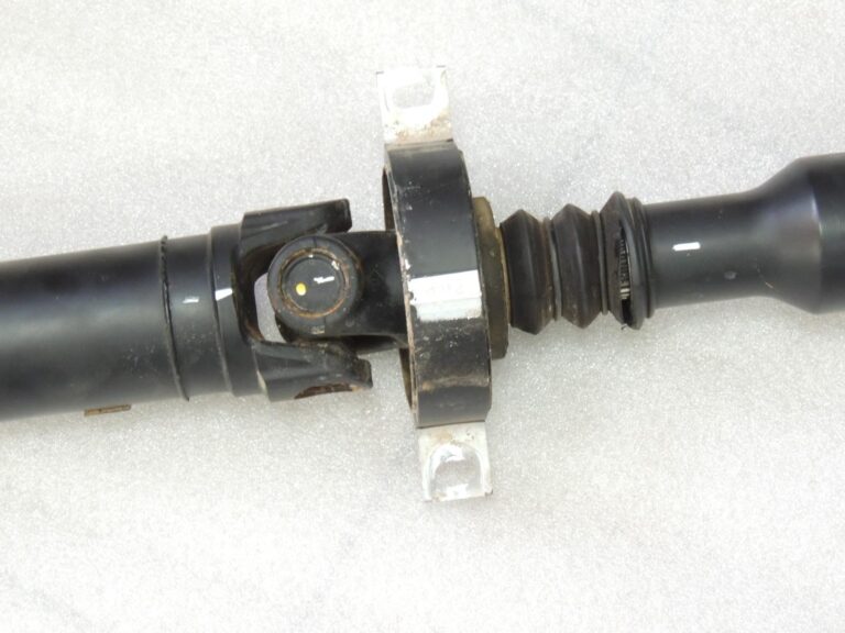 BMW G30 G31 520d xDrive piedziņas vārpsta, aizmugurējā izvades vārpsta 26108687371 OE