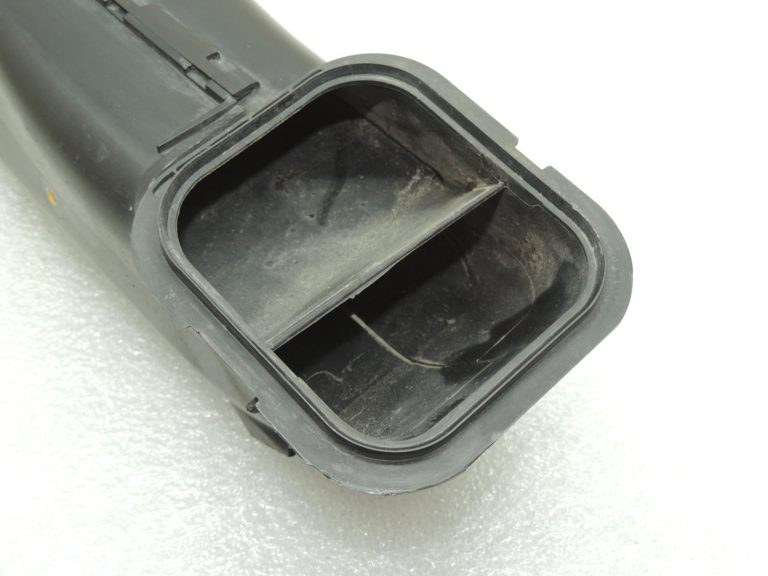 BMW G30 G31 520d B47 ieplūdes caurule, gaisa vads, ieplūdes kanāls 13718577168 8577168 OE