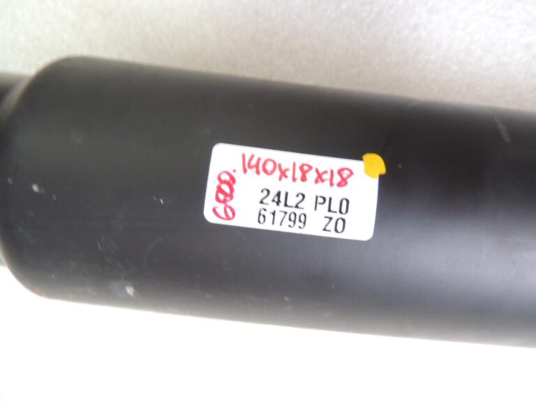 BMW G30 G31 520d xDrive piedziņas vārpsta, aizmugurējā izvades vārpsta 26108687371 OE