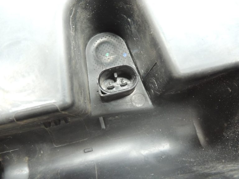 BMW G30 G31 5. sērijas stiklu tīrīšanas šķidruma tvertne 61668491830 8491830 OE