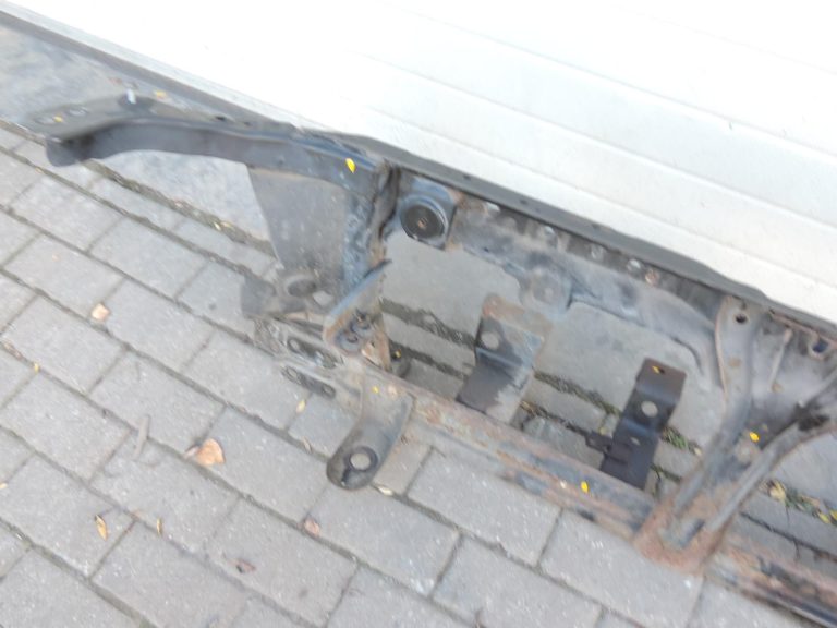 Nissan Navara II D40 3.0DCi V6 V9X radiatora kronšteins F25005X2MA