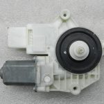 Nissan Qashqai oriģinālais elektriskais logu motors priekšējais kreisais