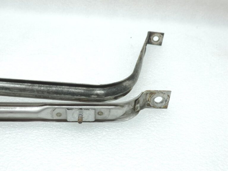 OE Toyota Corolla E21 degvielas tvertnes stiprinājumu komplekts 77602F4010 77601F4010