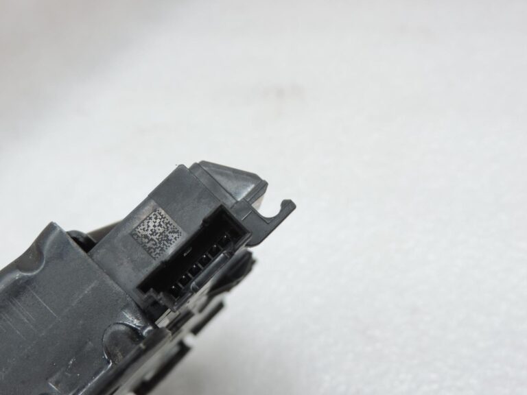 OE BMW G20, G28, G30, G38, G82 bagāžnieka durvju slēdzene 51247441014