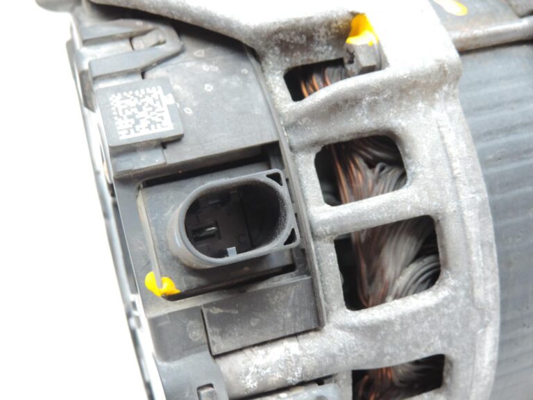 OE BMW G30, G31, G11, G12, G01, G02 ģenerators 180 A, ģenerators 8575059