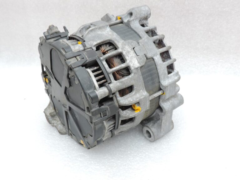 OE BMW G30, G31, G11, G12, G01, G02 ģenerators 180 A, ģenerators 8575059