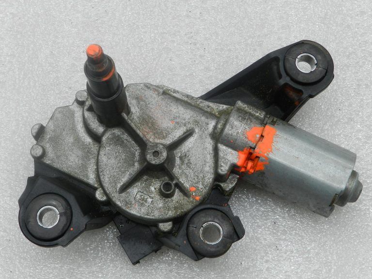 Nissan Qashqai oriģinālais aizmugurējais stikla tīrītāja motors 28710jd000