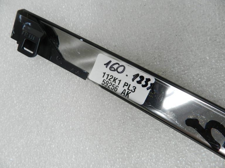 Nissan Qashqai J11 oriģinālā durvju apdares līste, priekšējā kreisā durvju loga līste 802834EA1B
