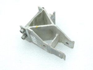 OE BMW F90 G30 G31 G38 G32 radiatora stiprinājuma adapteris (labais) 51117357216