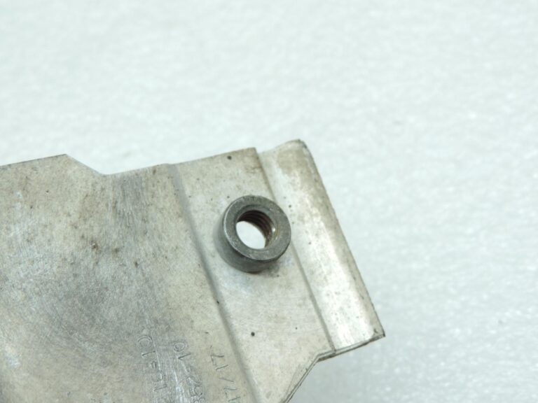 OE BMW F90 G30 G31 G38 G32 radiatora stiprinājuma adapteris (labais) 51117357216