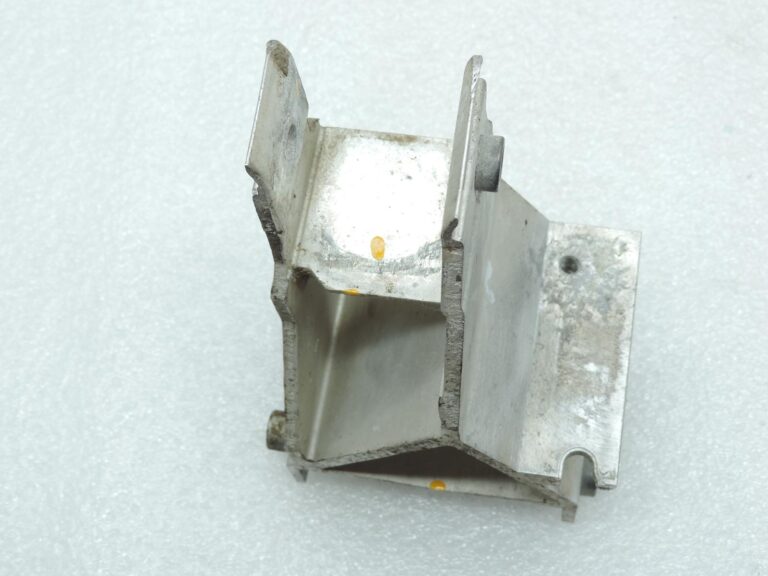 OE BMW F90 G30 G31 G38 G32 radiatora stiprinājuma adapteris (kreisais) 51117357215