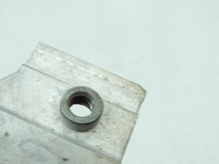 OE BMW F90 G30 G31 G38 G32 radiatora stiprinājuma adapteris (kreisais) 51117357215