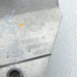 OE BMW F90 G30 G31 G38 G32 radiatora stiprinājuma adapteris (kreisais) 51117357215