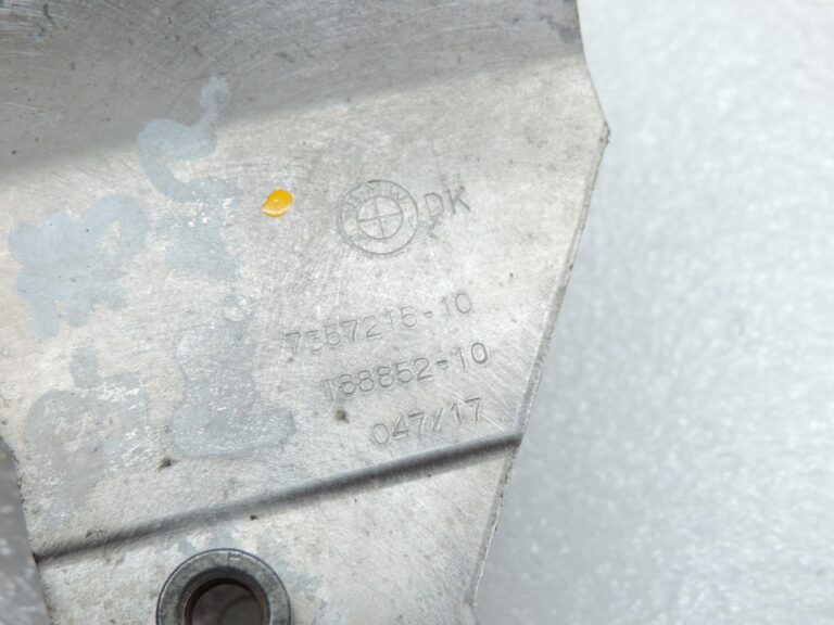 OE BMW F90 G30 G31 G38 G32 radiatora stiprinājuma adapteris (kreisais) 51117357215