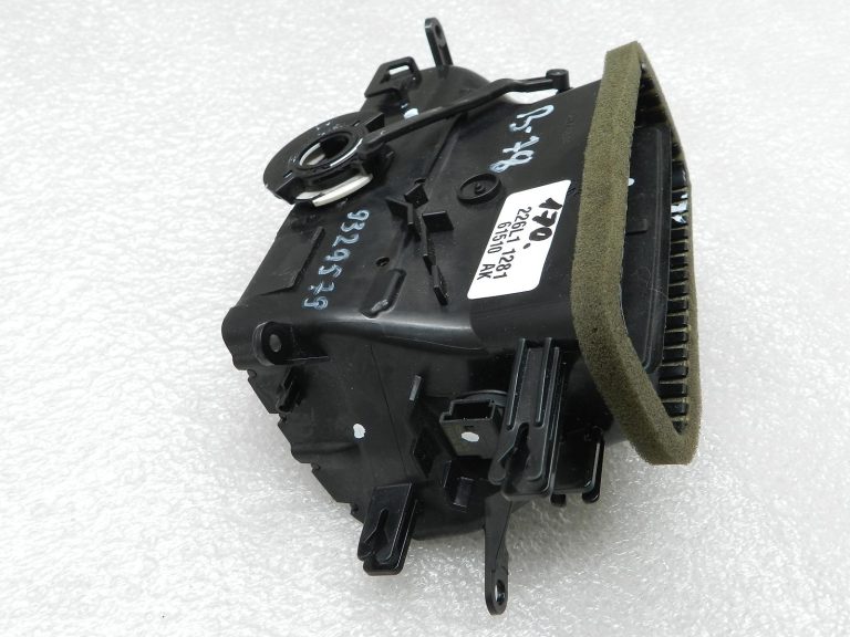 BMW G30 520D oriģinālais vidējais gaisa izplūdes atvērums labajā pusē 64229329579