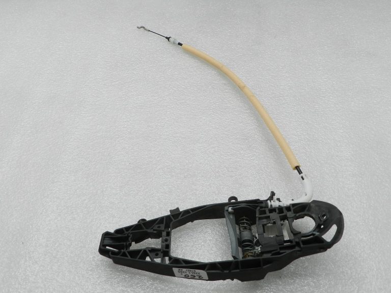 BMW G30 520D oriģinālā durvju ārējā roktura kronšteins, priekšā pa labi