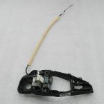 BMW G30 520D oriģinālā durvju ārējā roktura kronšteins, priekšā pa labi