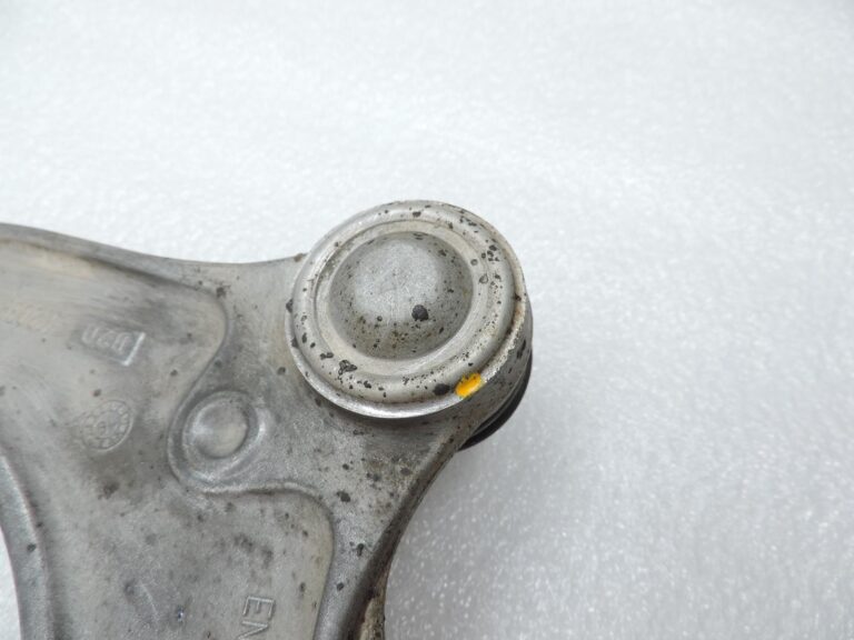 OE BMW G30 G31 G38 G32 priekšējais augšējais šķērssviras kronšteins 31106861185 6861185