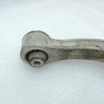 OE BMW G30 G31 G38 G32 priekšējais augšējais šķērssviras kronšteins 31106861185 6861185