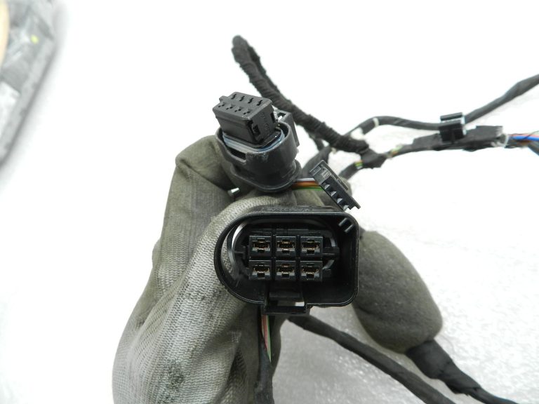 BMW G30 520D oriģinālais aizmugurējais durvju vadu komplekts (labajā un kreisajā pusē) 61128714783