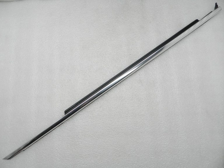 BMW G30 520D oriģinālā priekšējā labās puses durvju slieksnis 51337336958